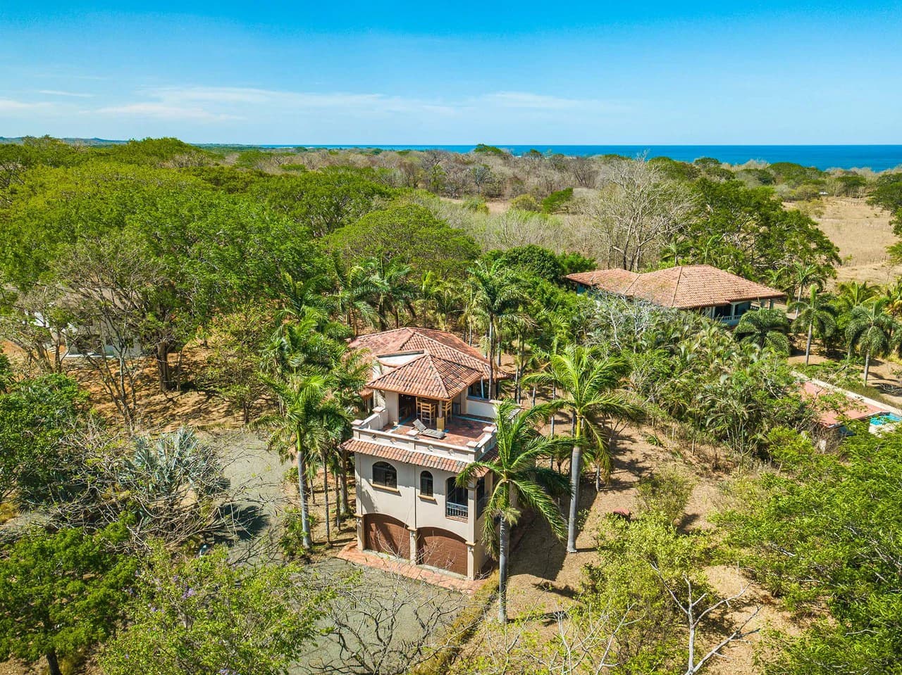 Casa Palacio: Elegant and Palatial 3BR in Gated Community - photo 3