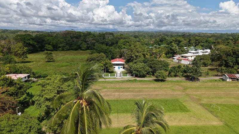 Villa del Mar, one block from the beach in Bejcuo: Fully titled half acre property with 2 level home - photo 6
