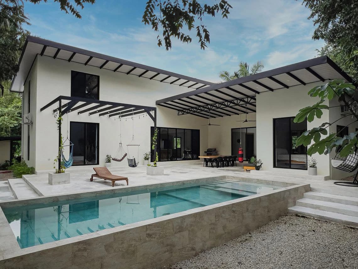Casa Kapacha: Modern Family Oasis in Samara Woods – 4 Bedrooms, 3 Bathrooms and Swimming Pool, Just 6 Minutes from the Beach