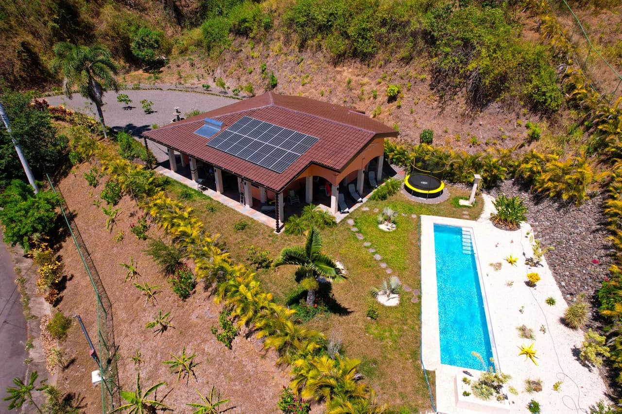 Countryside House For Sale in Atenas