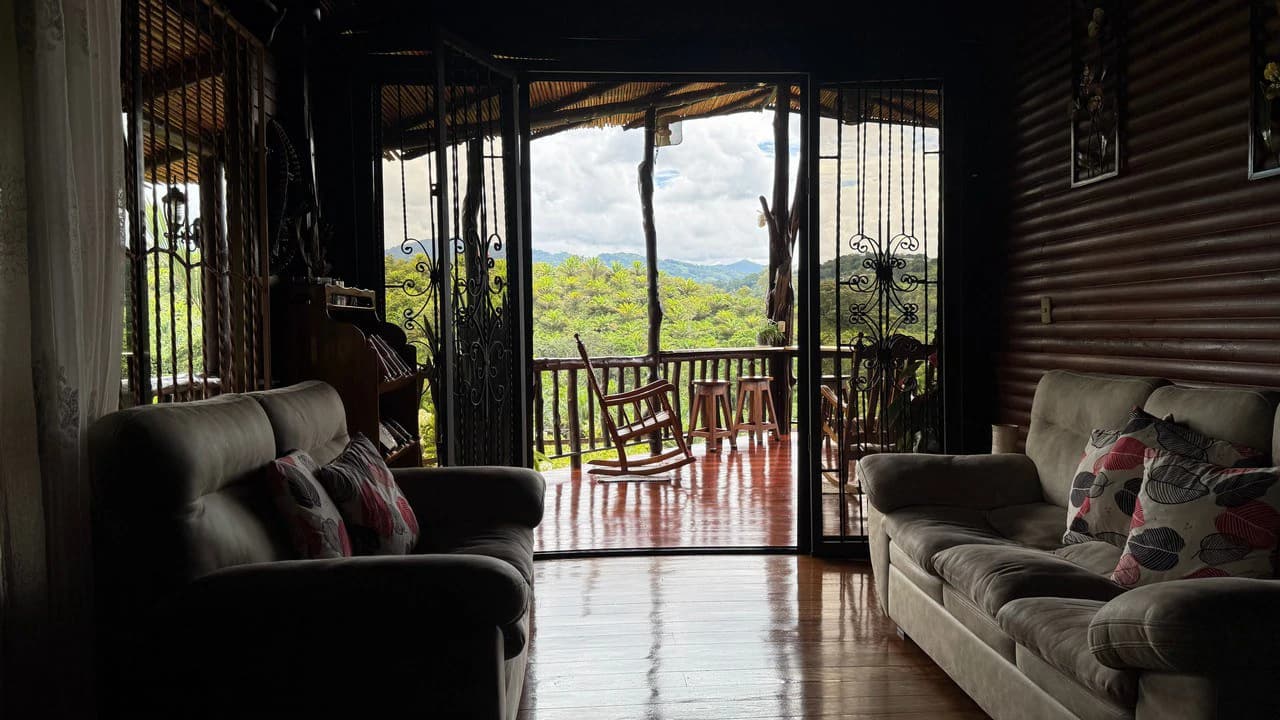 Charming Hardwood Cabin with Fruit Garden Near San Isidro - photo 27