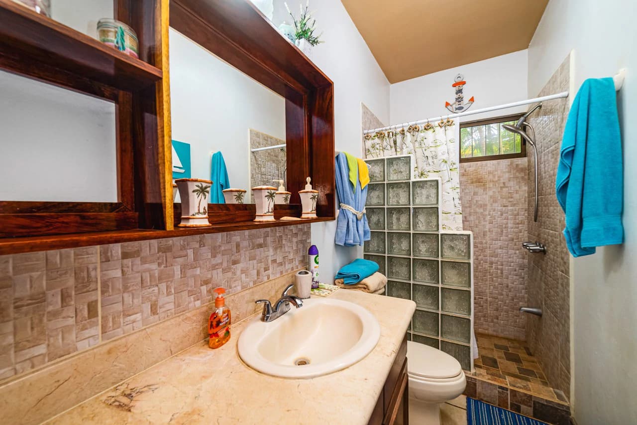 Iguana Villas #7: Turnkey 2BR Villa Near White Sand Beach - photo 14