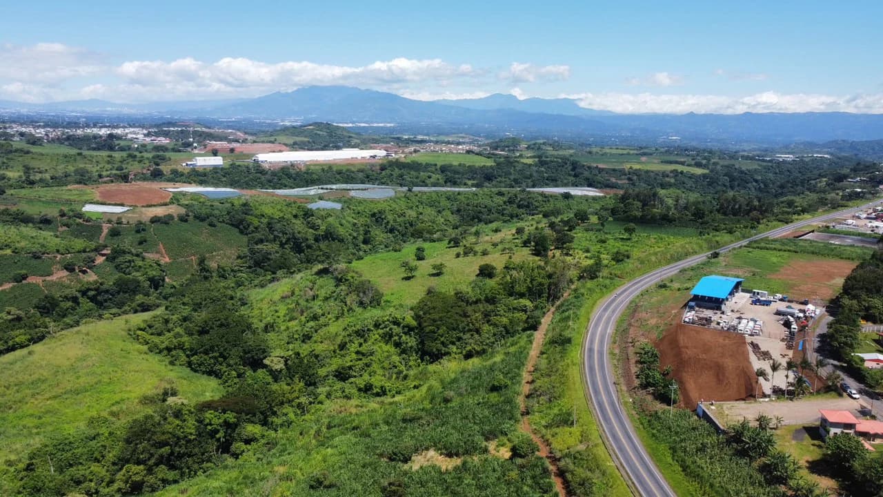 Multinational Investment: Large-Scale Commercial Development Opportunity - photo 1