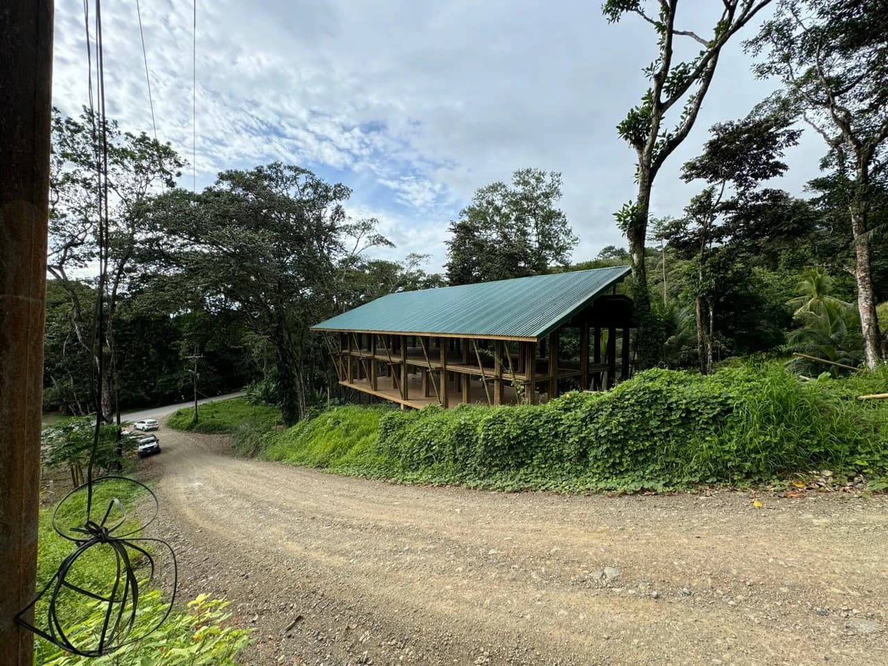 0.69 ACRES – Bamboo And Wooden Commercial Building On The Paved Coastal Highway Between Uvita And Ojochal!!!: Near the Coast, Riverfront, Mountain and Countryside Mixed Use Building For Sale in Uvita - photo 4
