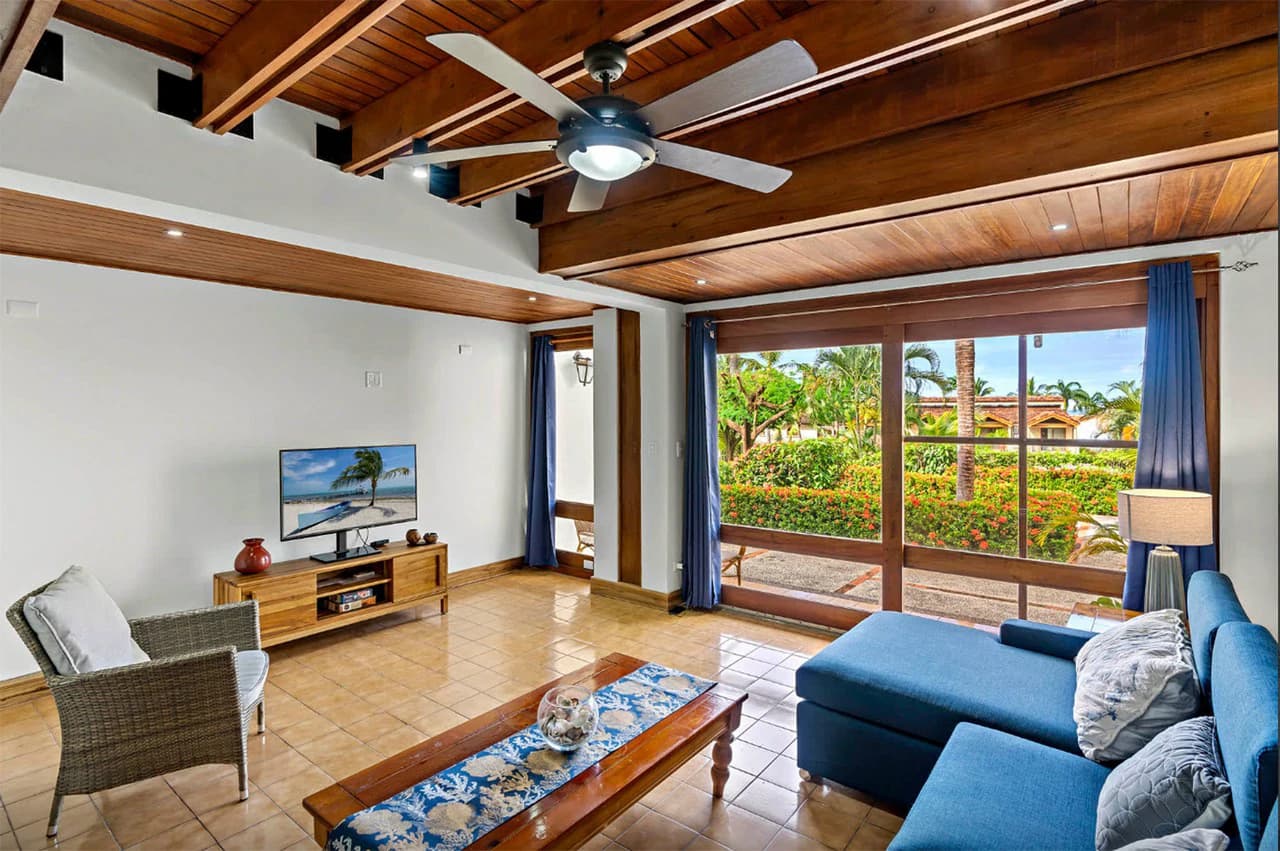 Villas Flamingo #5: Ocean View Condo Steps to the Beach - photo 5
