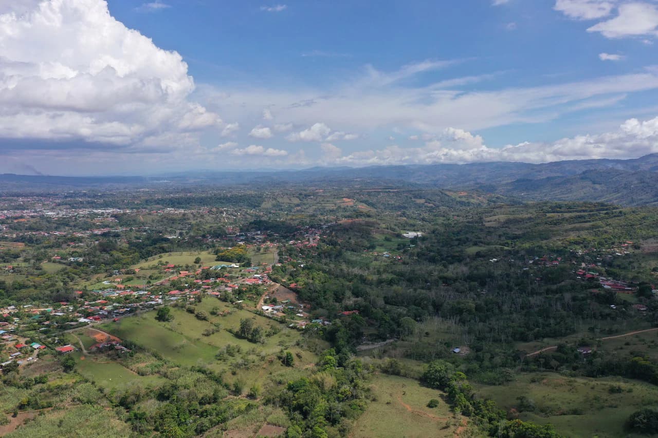 Elevated Two and a Half Acres with Cool Breeze in San Isidro del General - photo 2