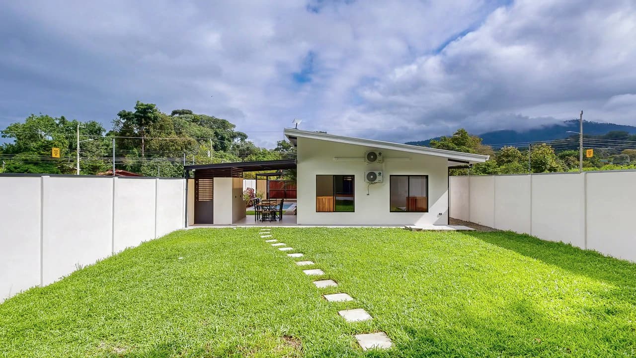 Brand New 3 bed, 2 Bath Home with creek and Jungle views. - photo 20