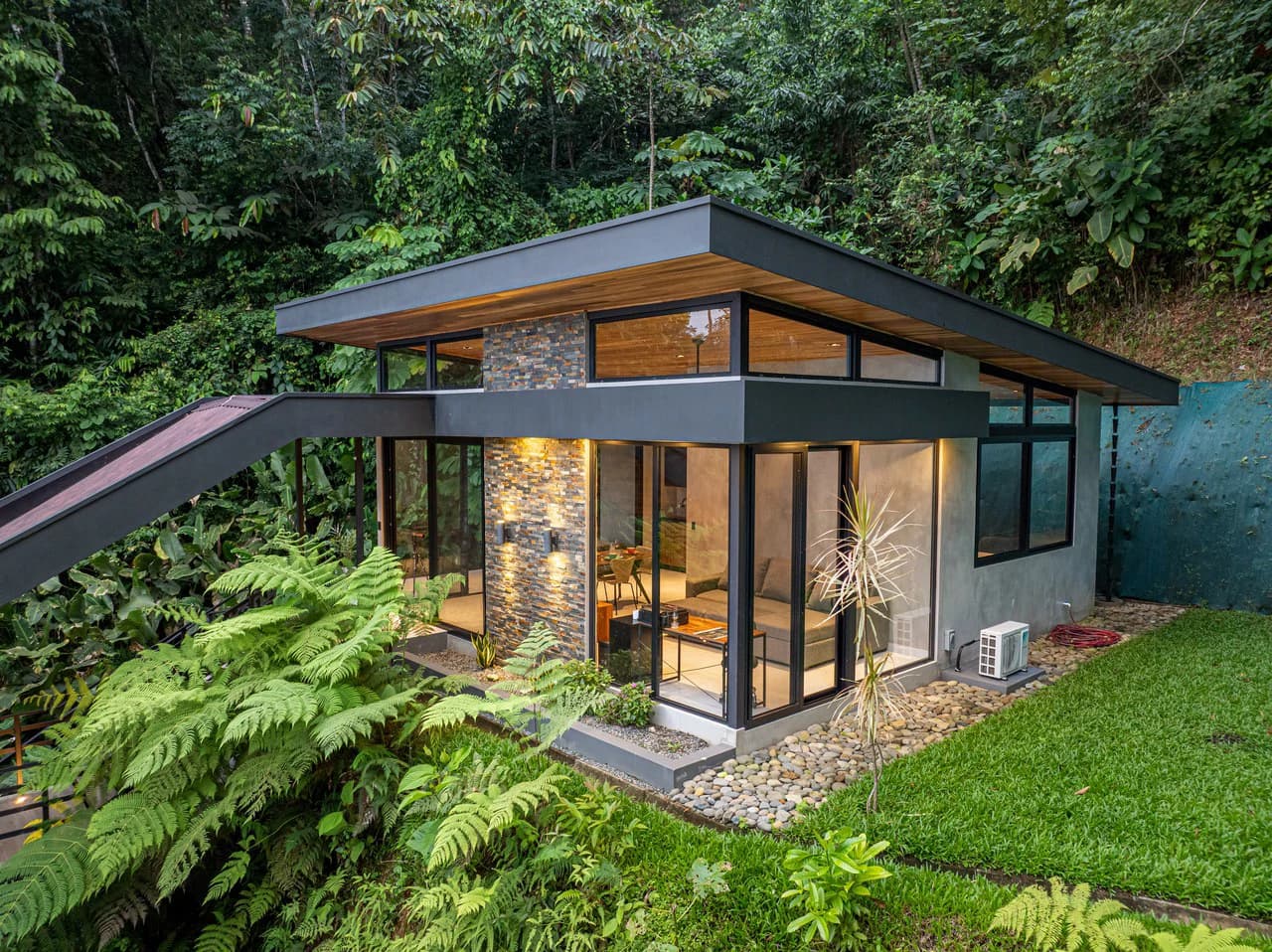 Casa Koules: Architectural 5-Bedroom Oceanview Estate in Prestigious Costa Verde Estates - photo 74