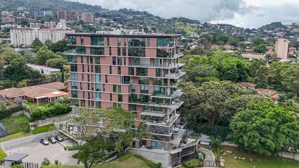 Apartment For Sale in San Rafael - photo 2