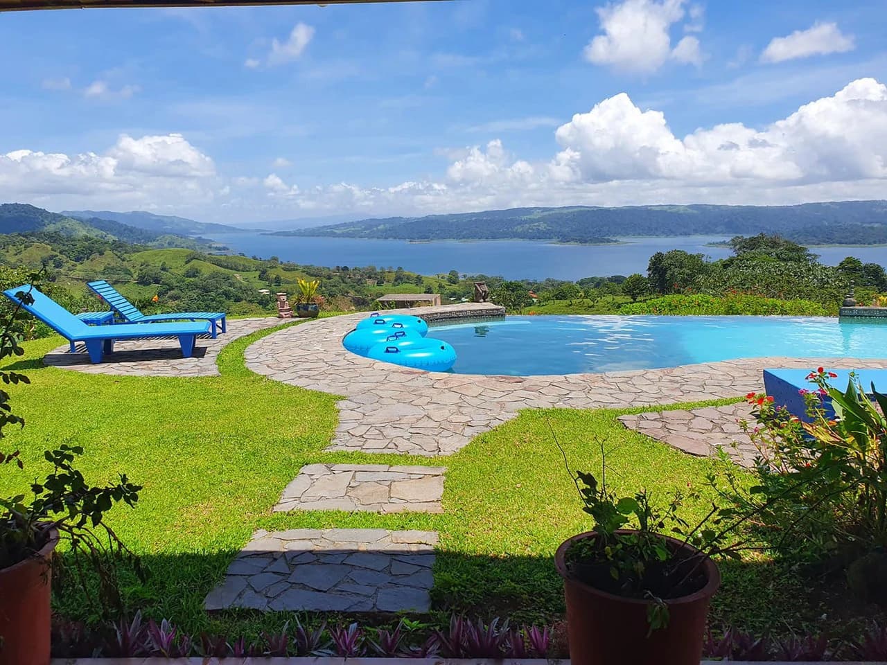 Nepenthe B&B: Hotel / B&B in the Rain Forest with spectacular views of Lake Arenal & Volcano. - photo 6