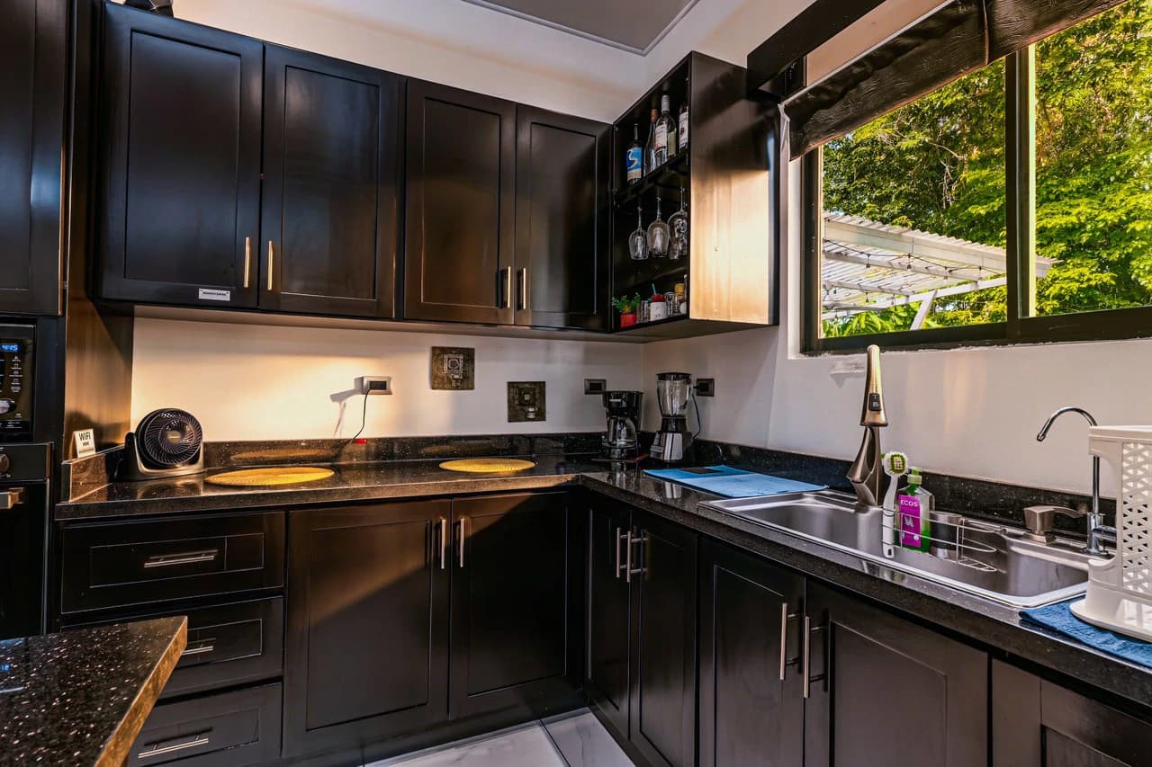 Charming 2 Bedroom Home + Studio located in heart of Uvita - photo 5