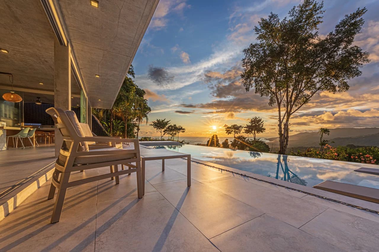 A True Estate Beyond Compare, Ocean Views For Miles: Mountain House For Sale in Uvita - photo 24