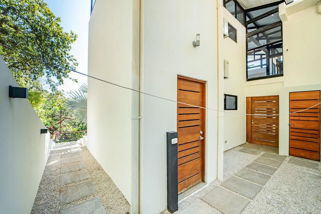 Casa Que Pasa: Exquisite Contemporary Hillside Home in a 1.6-acre Property Overlooking The Pacific Ocean - Enjoy Coastal Living in a Prime Location - photo 31