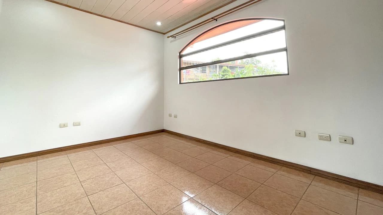 House for Sale in San Isidro, Grecia – 3,359 m² Lot with View - photo 8