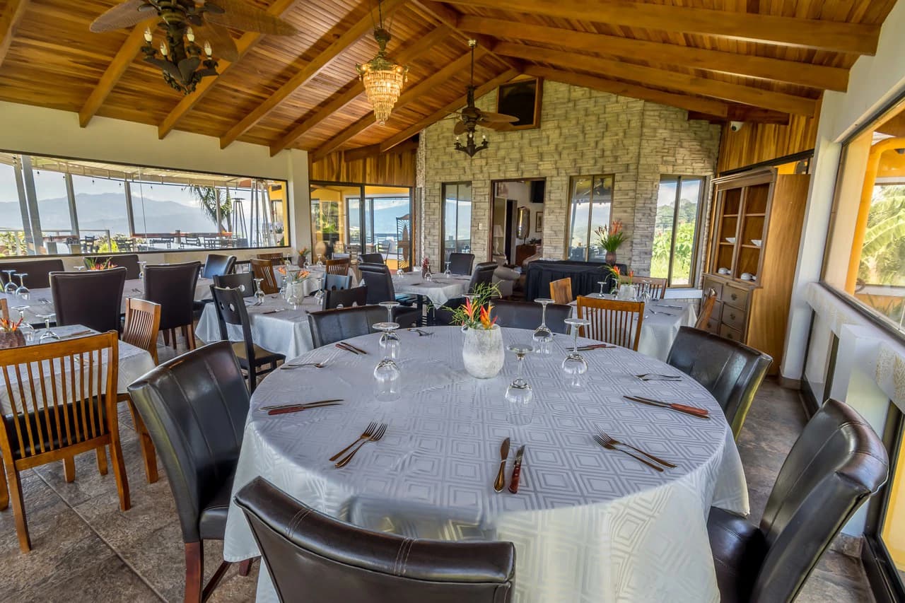 BARONS RESORT BOUTIQUE HOTEL: HOTEL BAR & RESTAURANT - photo 15