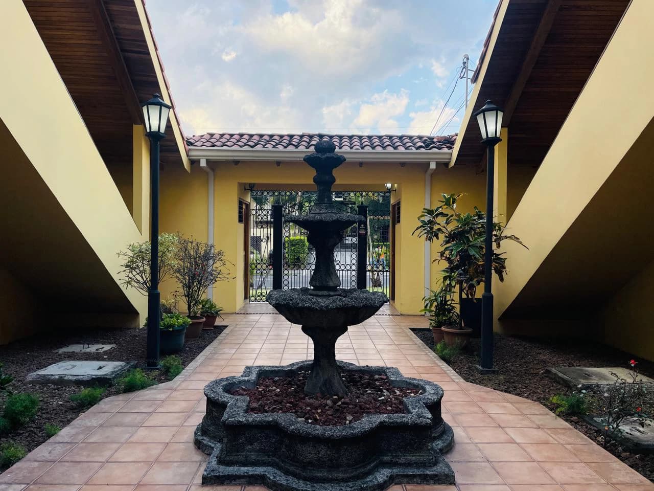 3 Bedroom apartament for sale with appliances in Trejos Montealegre Escazu Costa Rica - photo 9
