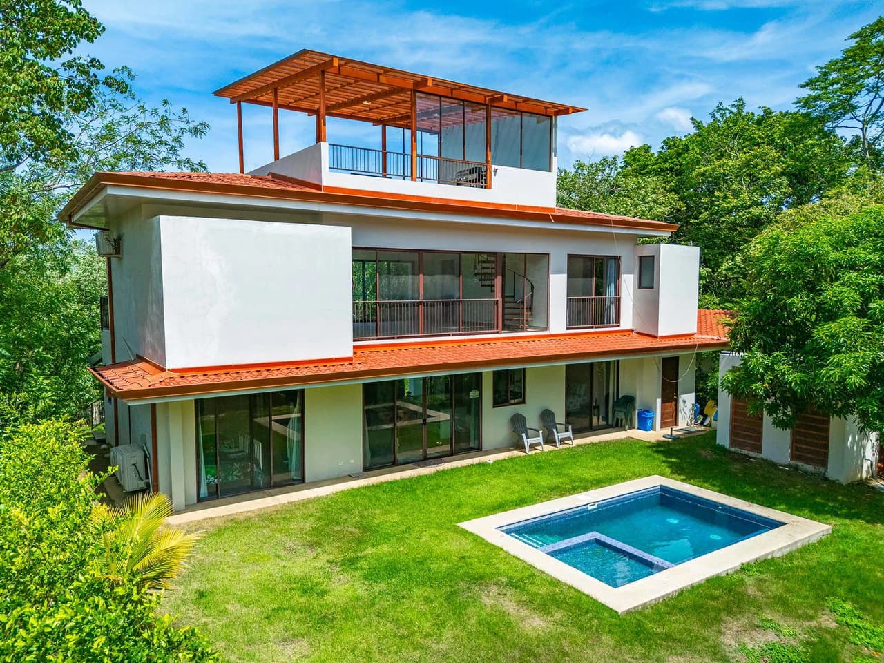 Casa Tuga: 4BR Ocean View Home with Pool, Steps from the Beach - photo 1