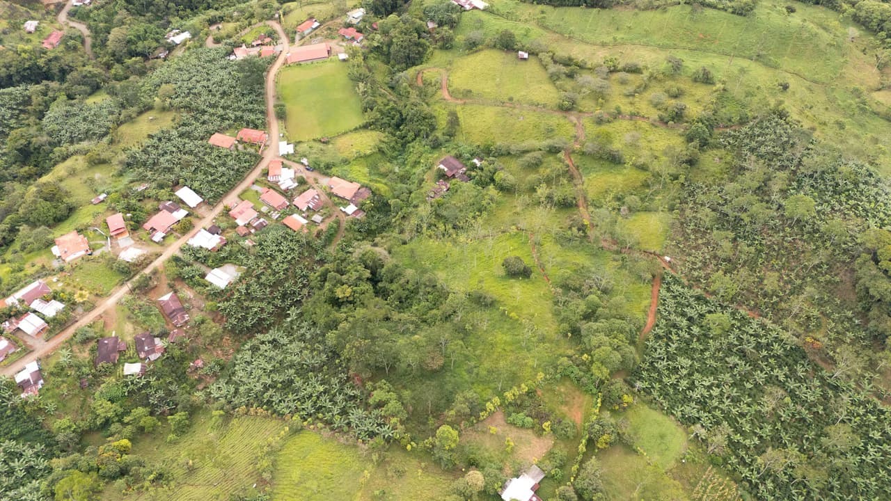 Se vende 6acres en San Antonio de Rivas, Pérez Zeledón: Countryside Home Construction Site For Sale in San Isidro del General - photo 2
