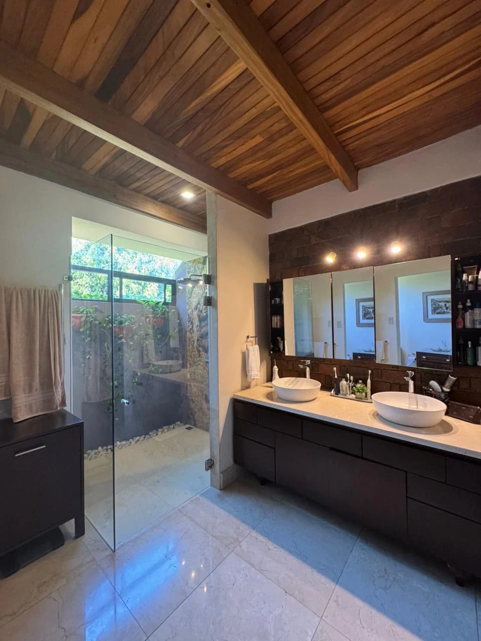 Zurcher Masterpiece Heredia: Splendid one story home - photo 11