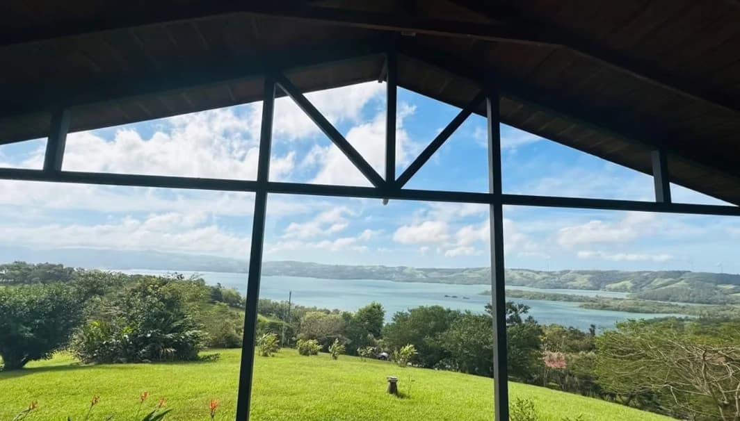 Pura Vida Costa Rica: Lake and Volcano view home, Garage and Guest Apartment - photo 9