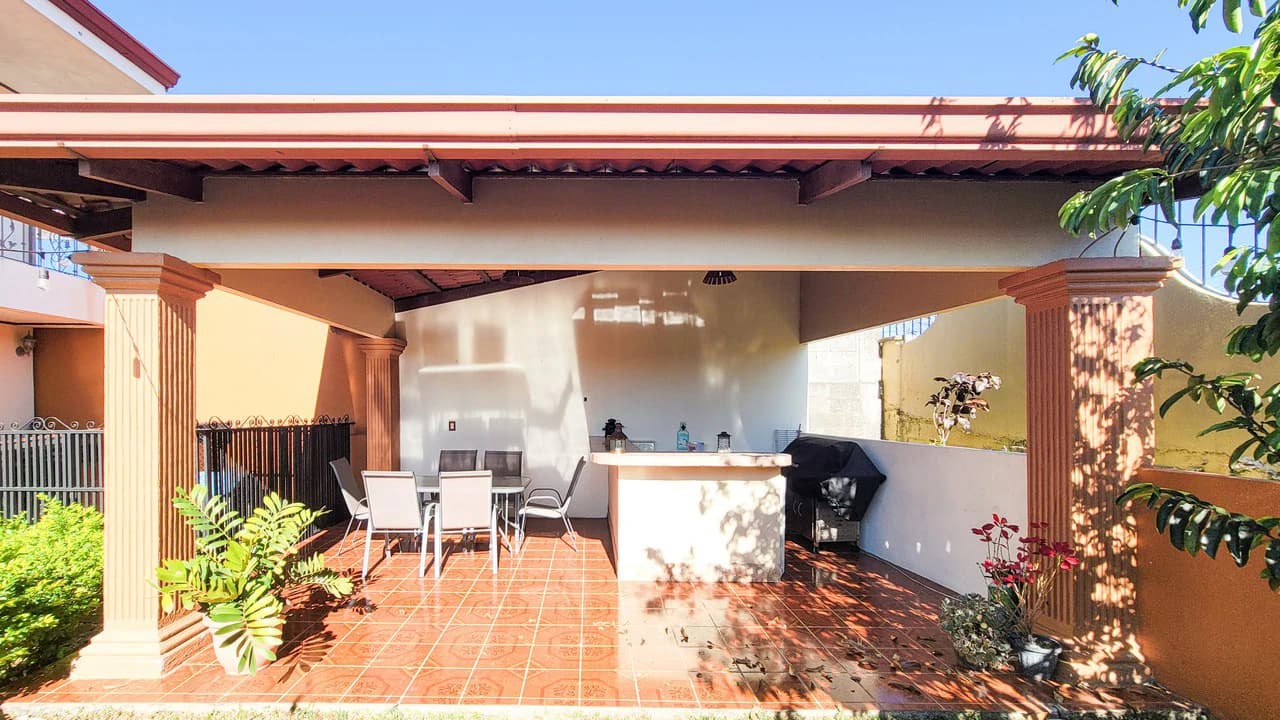 Exclusive property in condominium 5 minutes from the Center of Grecia - photo 8