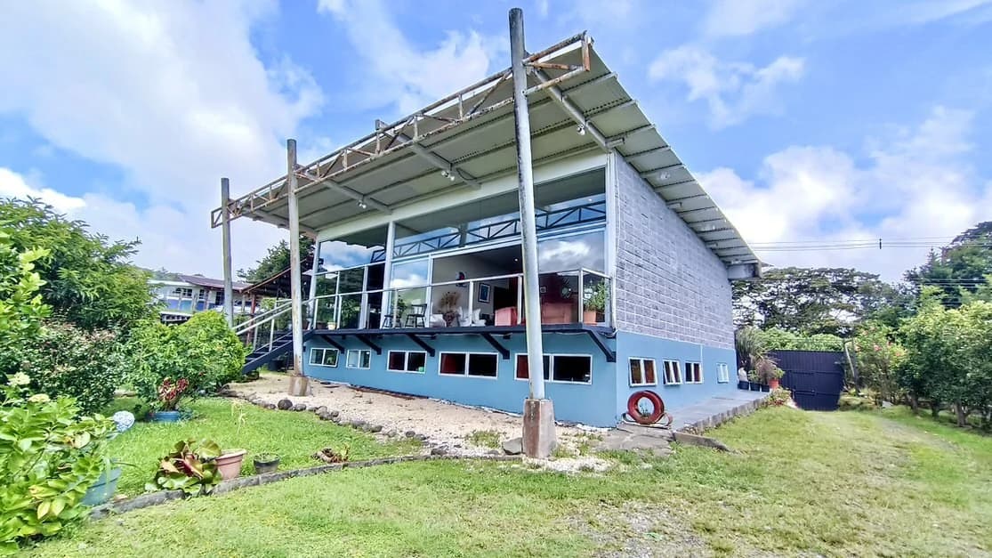House for sale in Costa Rica: Unique Industrial style house for sale in San Isidro Heredia