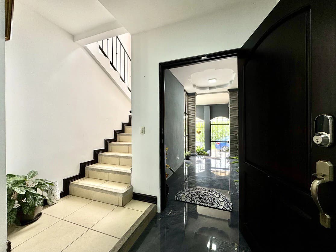 Residencial Los Crotos: Spacious 100% Concrete Home for Sale San Pablo de Heredia - photo 10