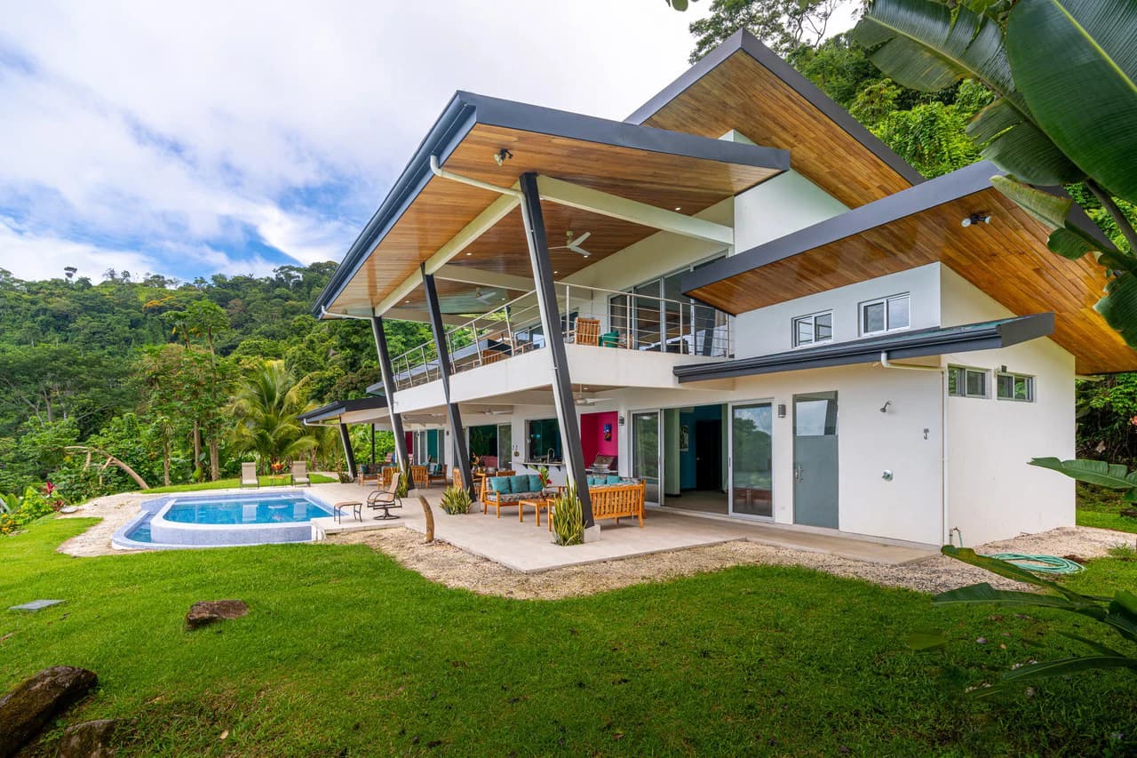 Luxury Ocean View Retreat Overlooking the Whale’s Tail – Proven Rental in Gated Enclave - photo 11