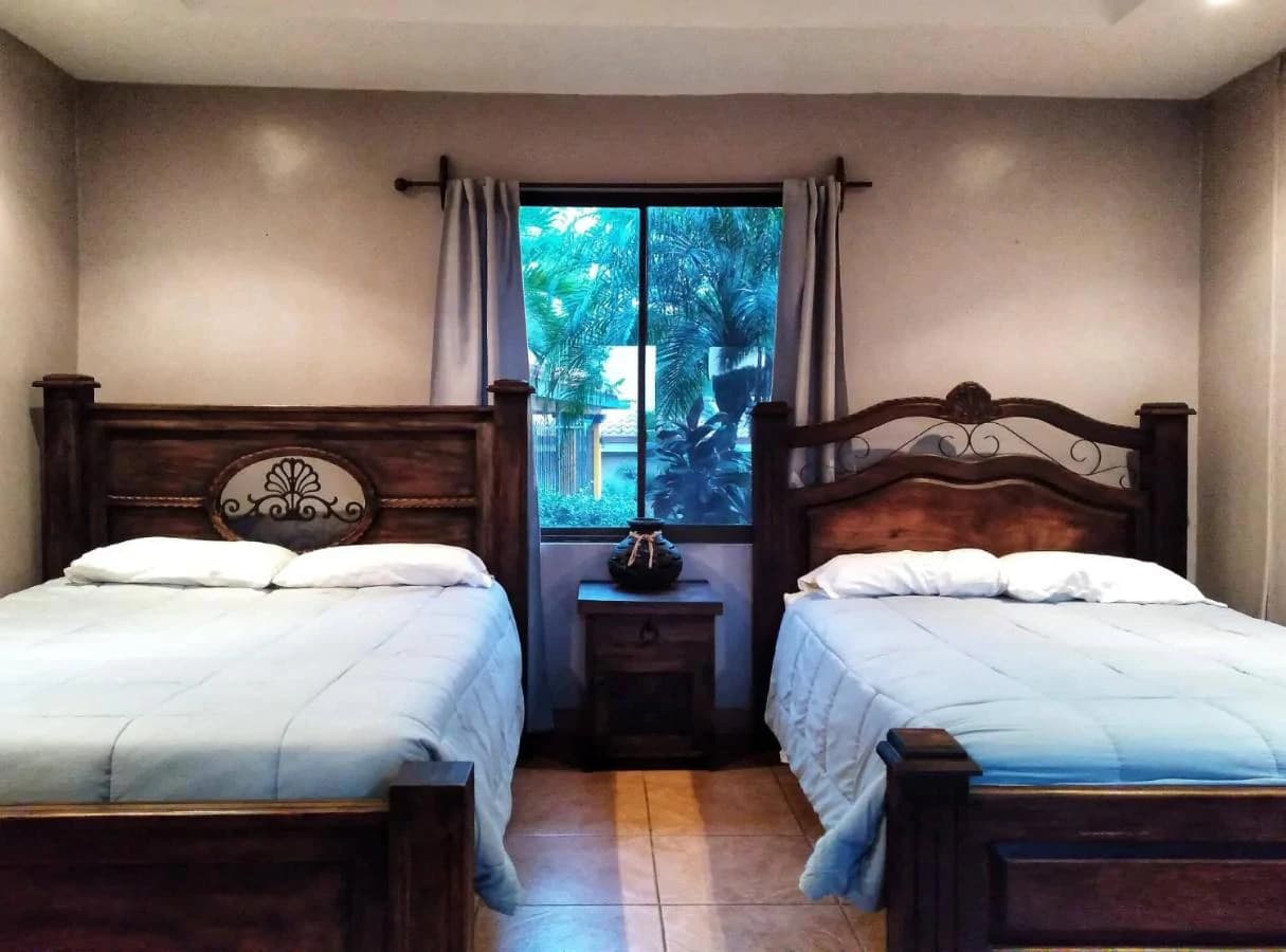 Hotel Opportunity!: HUGE PRICE DROP! Hotel & Medical Spa/Clinic in the heart of town! - photo 6