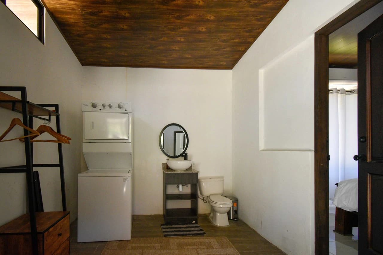 Home and Rental Apartment in Quiet Neighborhood - photo 13