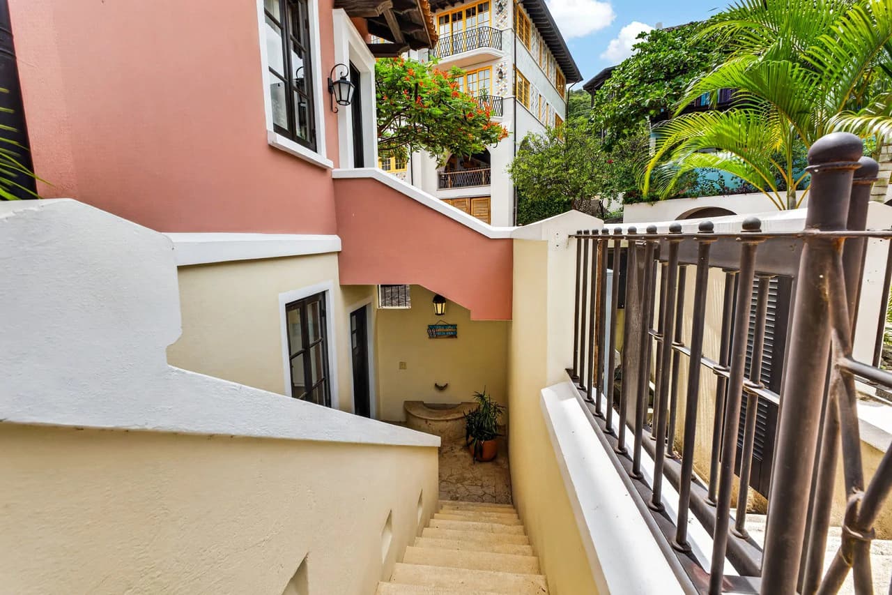 16 Avenida La Antigua: Renovated Turn- Key Living in the Heart of Las Catalinas - photo 24