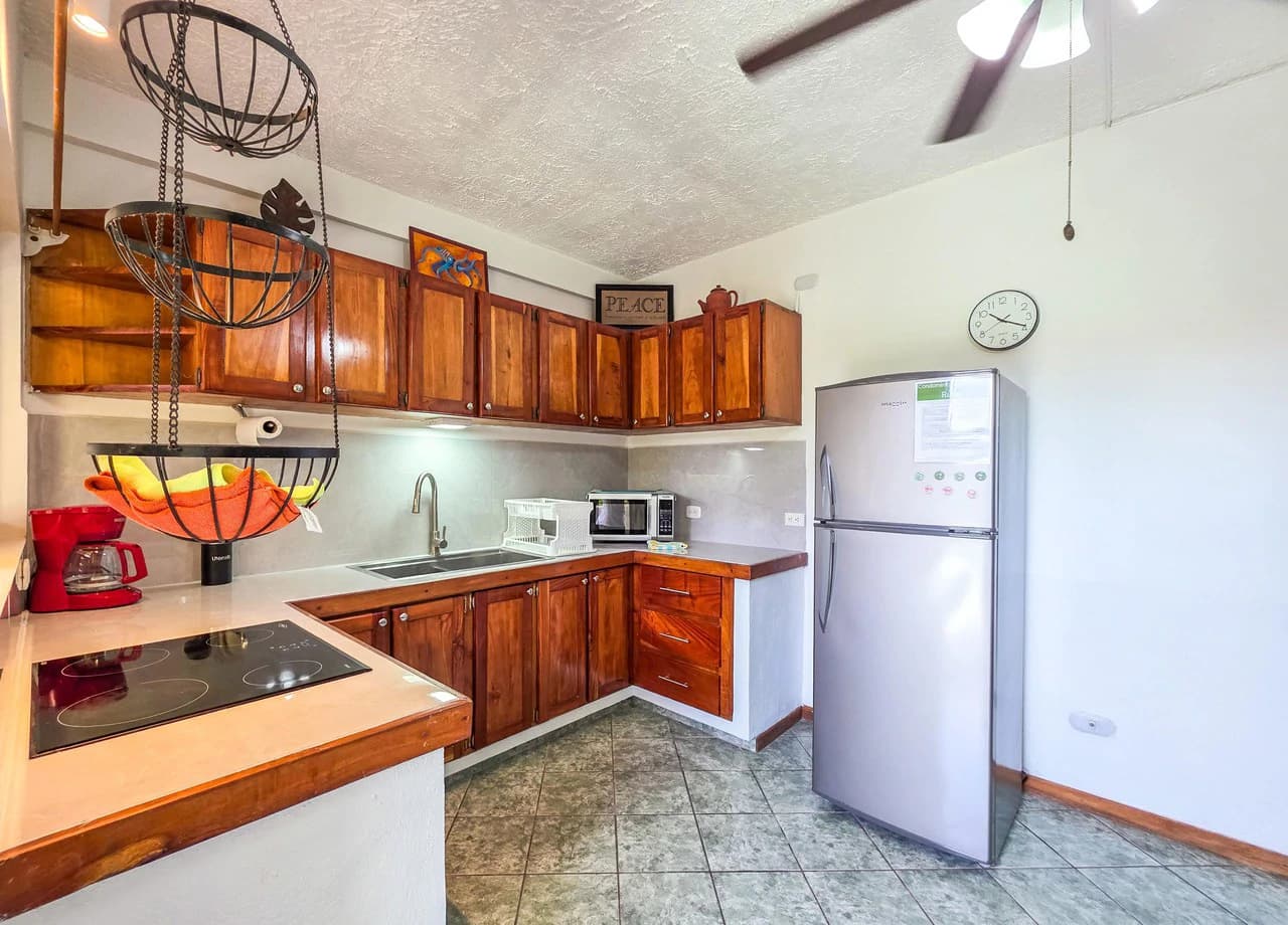 Prime Location 1bed 1bath Condo, Steps From Samara Beach - photo 4