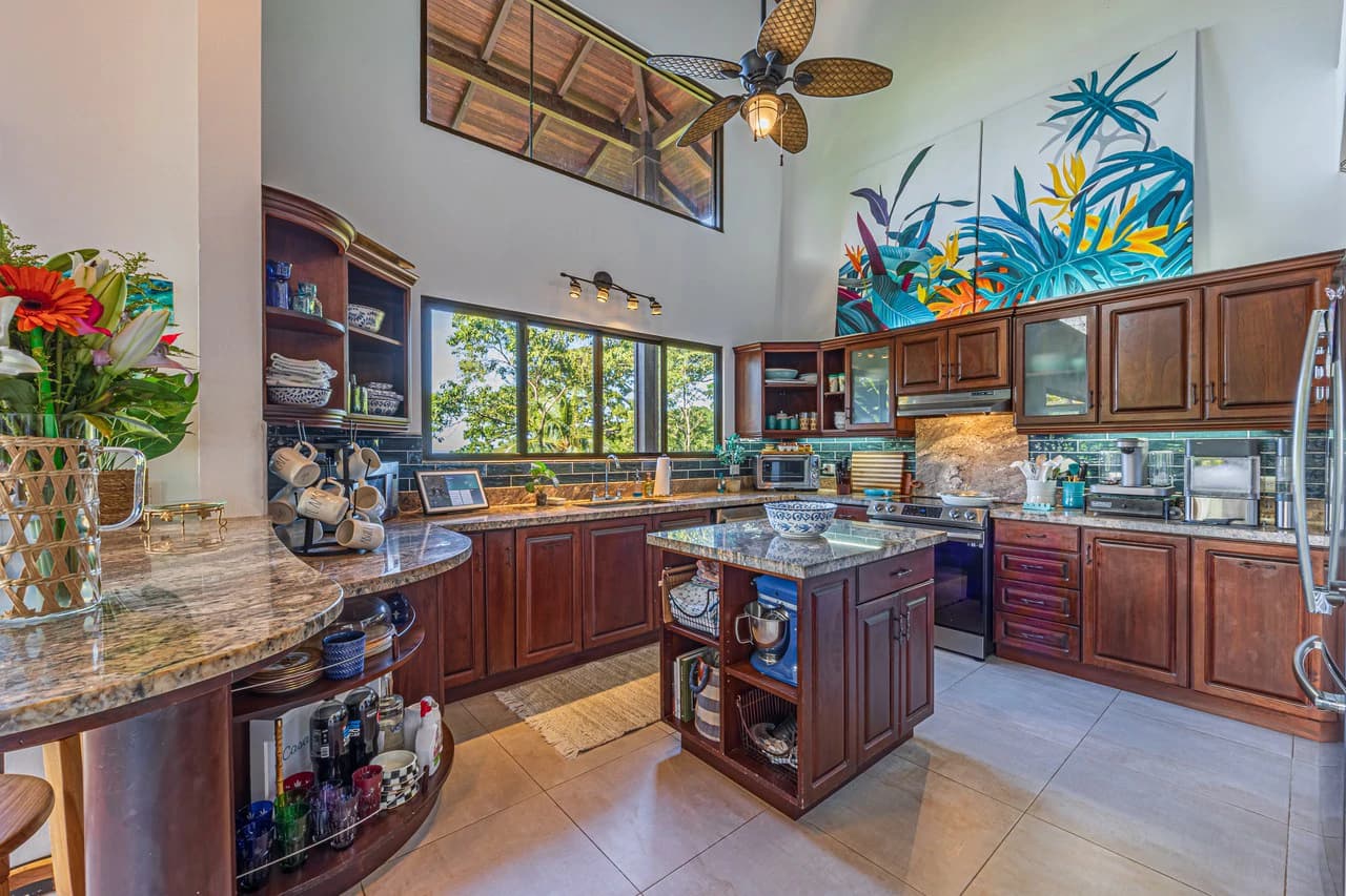 Luxurious Coastal Retreat with Ocean Views in Uvita, Costa Rica - photo 18