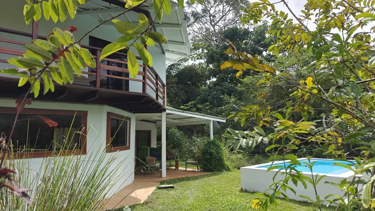 ID 947: 2 BD/2BA Renovated Home with Ocean View Near Playa Negra