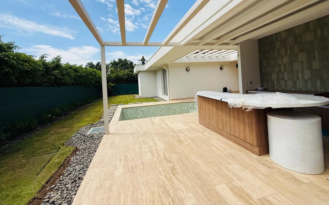 One-Story House with Pool for Sale in Bosques de Lindora Condominium