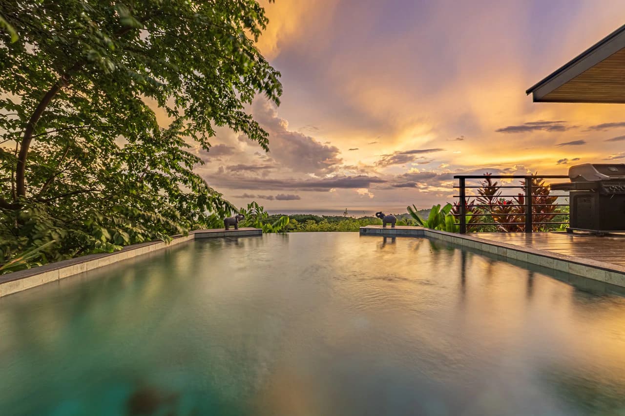 Casa Markissa: Luxury Oceanview Villa with Proven Rental Income. - photo 31