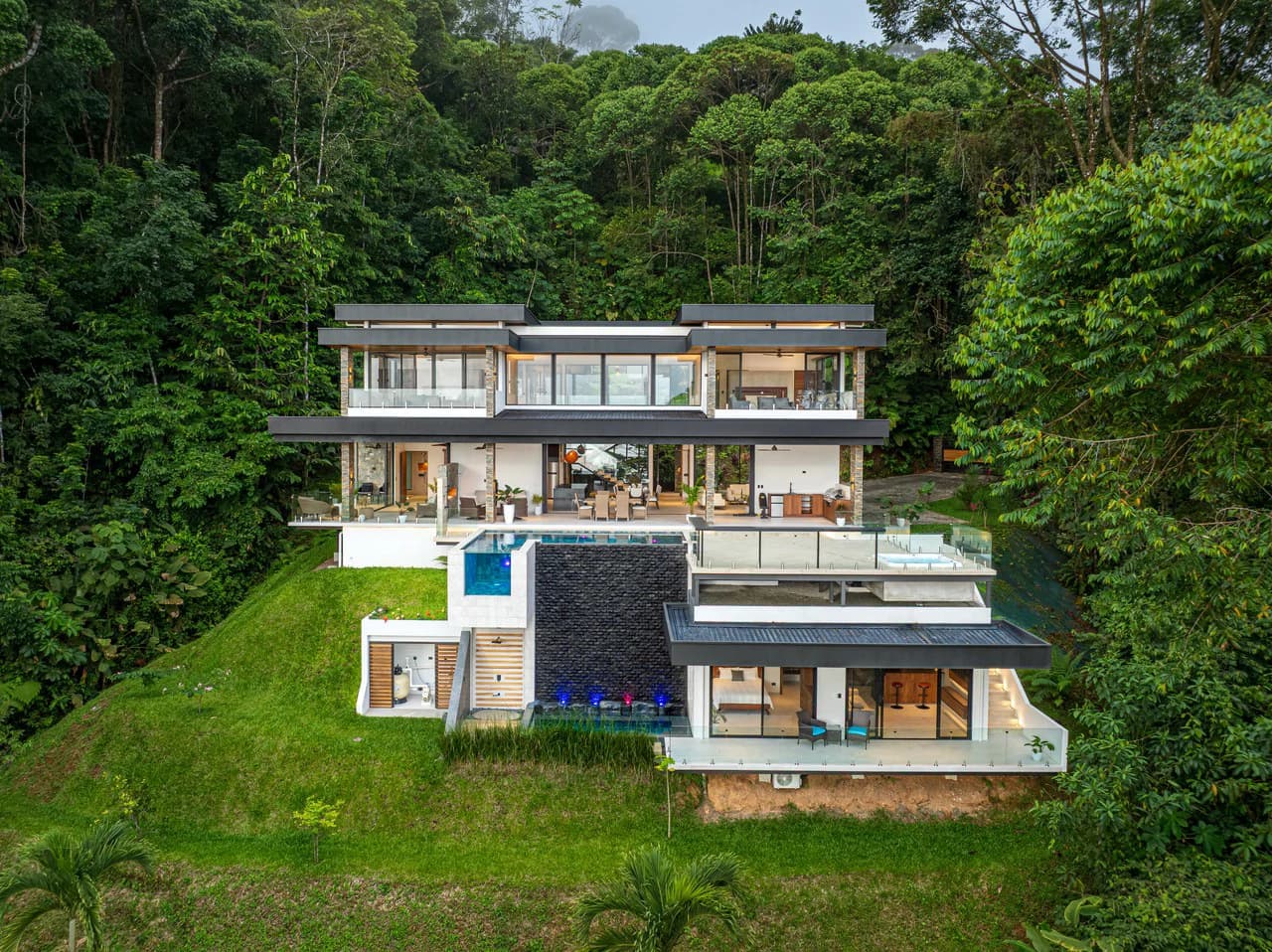 Casa Koules: Architectural 5-Bedroom Oceanview Estate in Prestigious Costa Verde Estates - photo 84