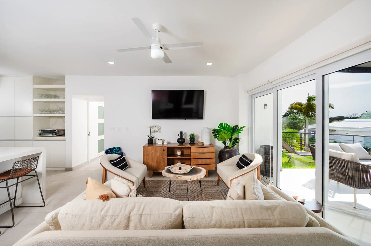 The Enclave: Ultra-Modern 5 Bedroom Villa Located Minutes From the Beach! - photo 7