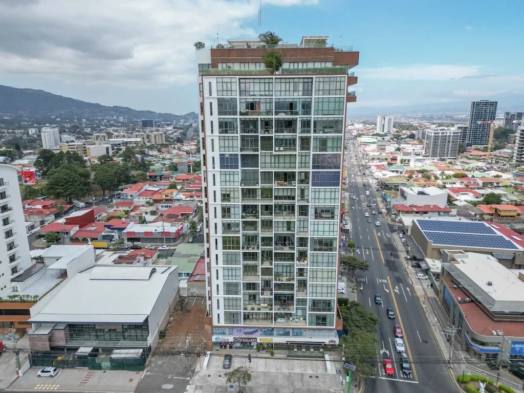 Apartamento de 4 Habitaciones en Metropolitan Tower: Apartment For Sale in La Sabana
