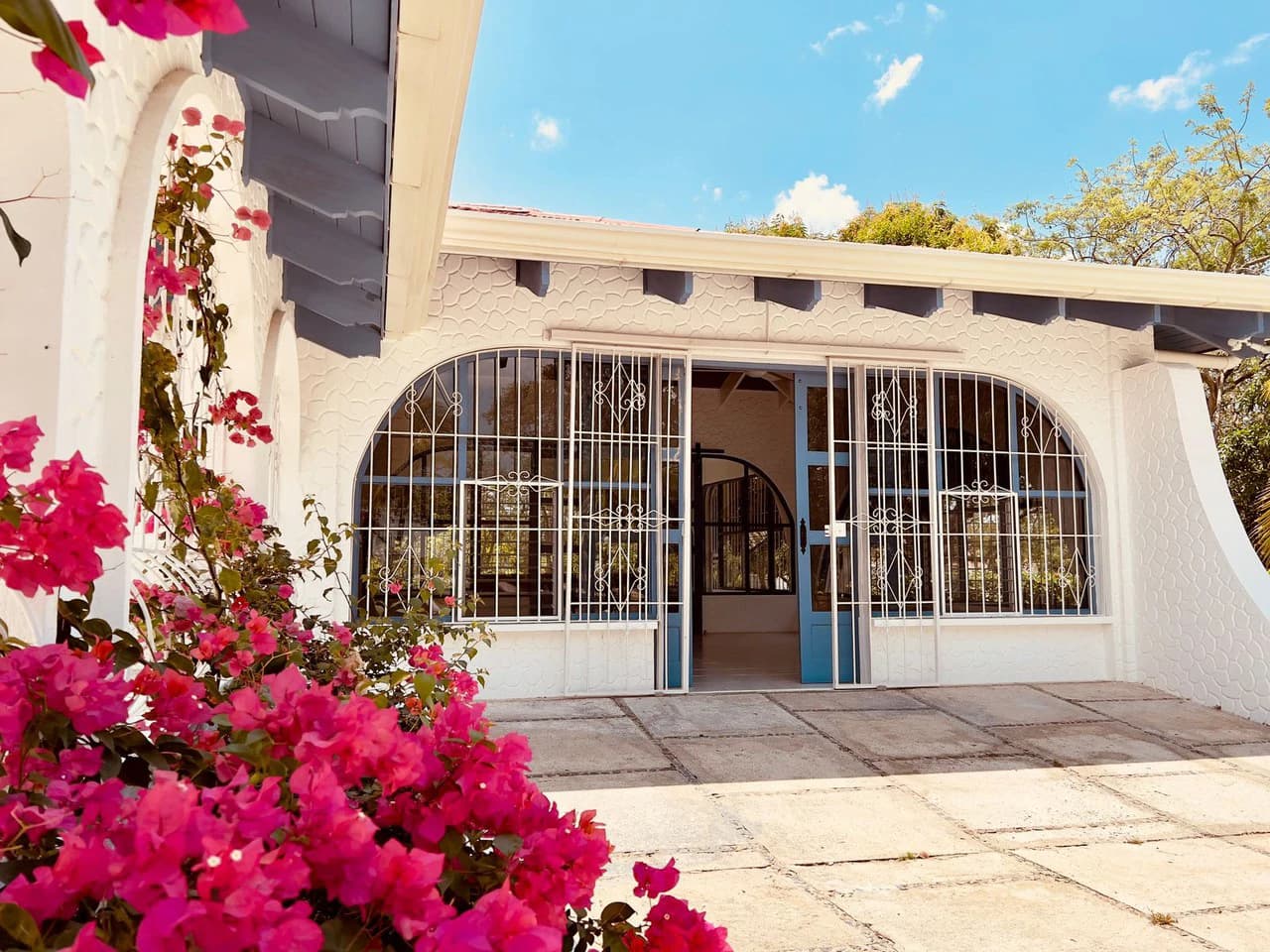 Mountain House For Sale in Curubandé
