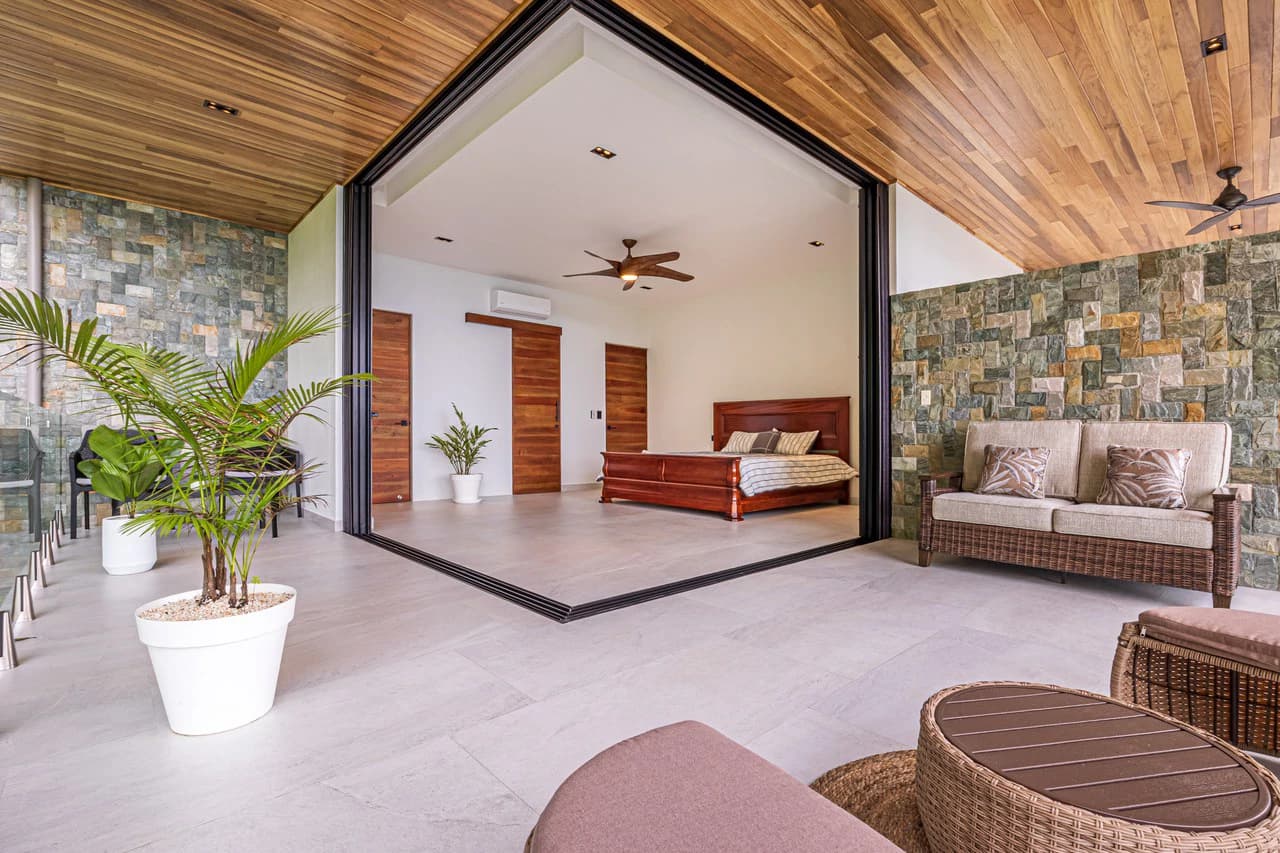 Casa Koules: Architectural 5-Bedroom Oceanview Estate in Prestigious Costa Verde Estates - photo 32