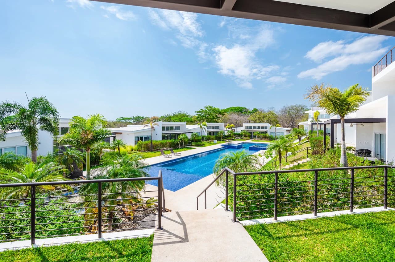 The Enclave: Ultra-Modern 5 Bedroom Villa Located Minutes From the Beach! - photo 15