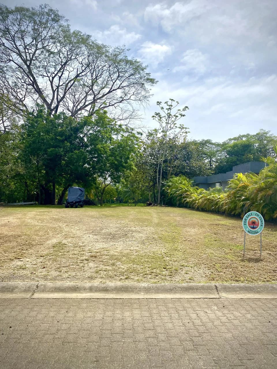 $340,000 USD Golf Garden Lot for Sale: Build your dream home today! Gated Los Delfines Golf & Country Club Beachfront Village: - 5 min walk to Swimming beach in Bahia Ballena on the Southern Nicoya