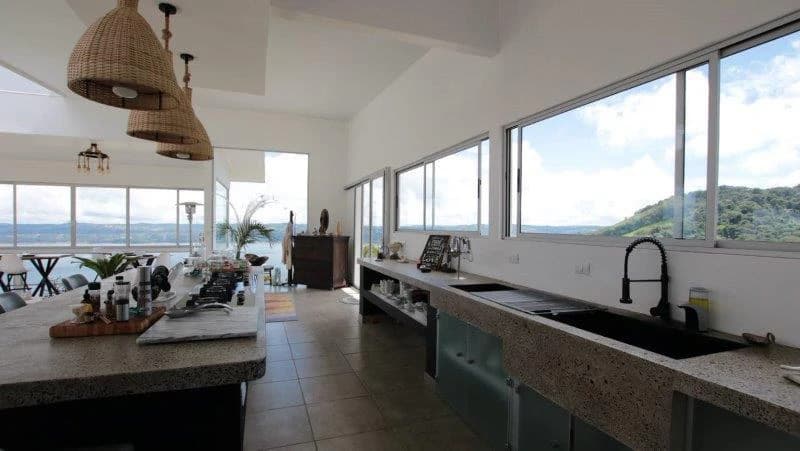 VOLCANO SUNRISE: Mountain top retreat overlooking Lake Arenal and 3 volcanoes - photo 8