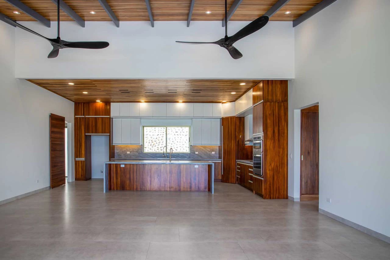 New Single-Story Home for Sale in Las Rocas, Atenas – Pool, Jacuzzi & Panoramic Views - photo 7