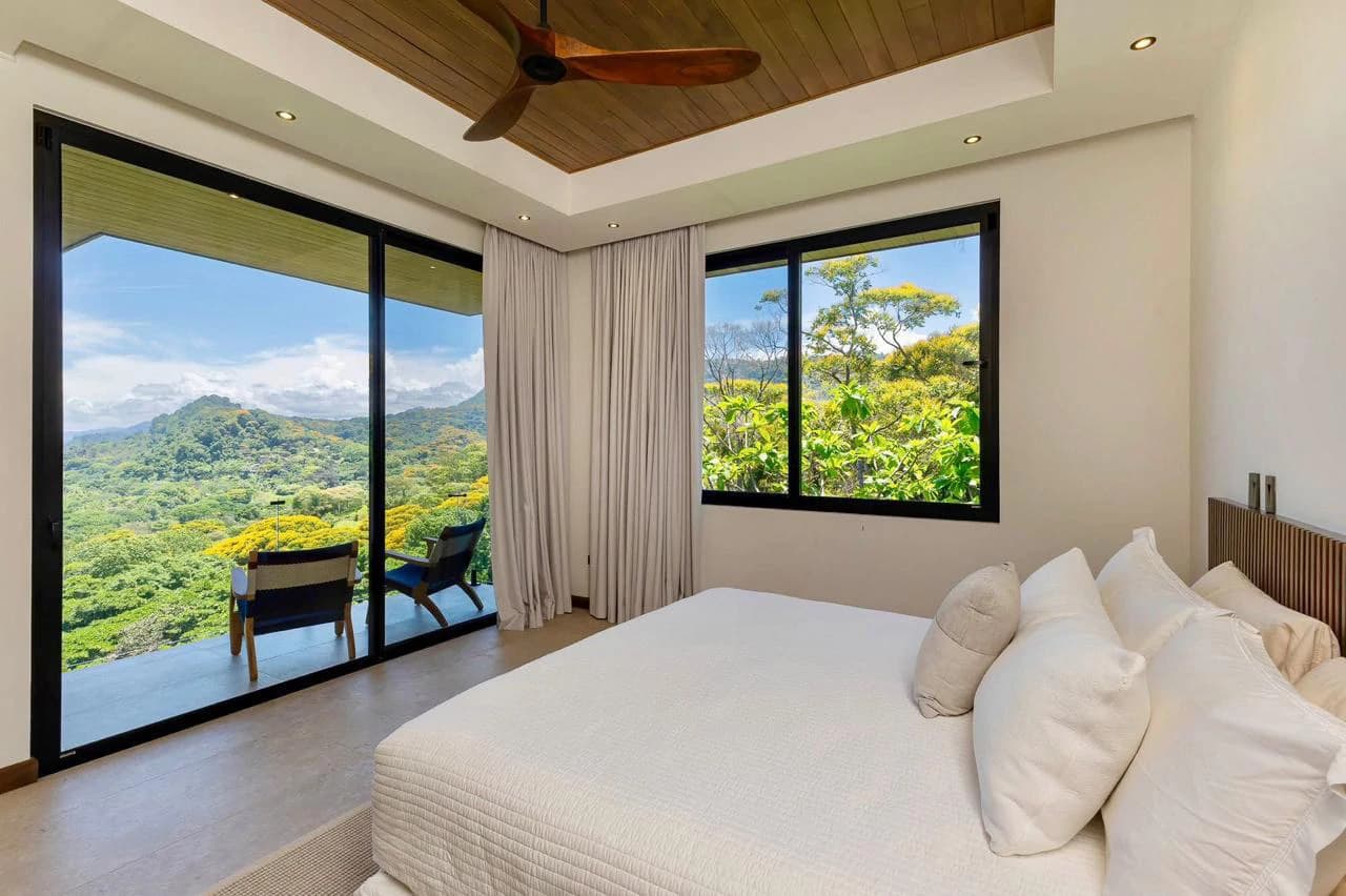 Luxurious 5 Bedroom Coastal Estate Dominical - photo 36