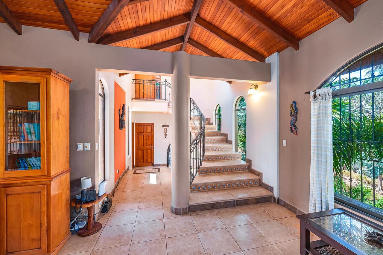 Casa Palacio: Elegant and Palatial 3BR in Gated Community - photo 23