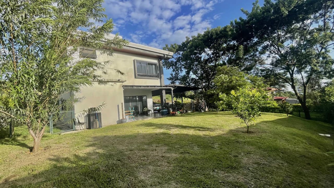 Casa 40 Grecia: Modern 4-BR Country Estate in Grecia | 4-Car Covered Garage, Solar Hot Water, First-Floor Bedroom & River Trails - photo 22