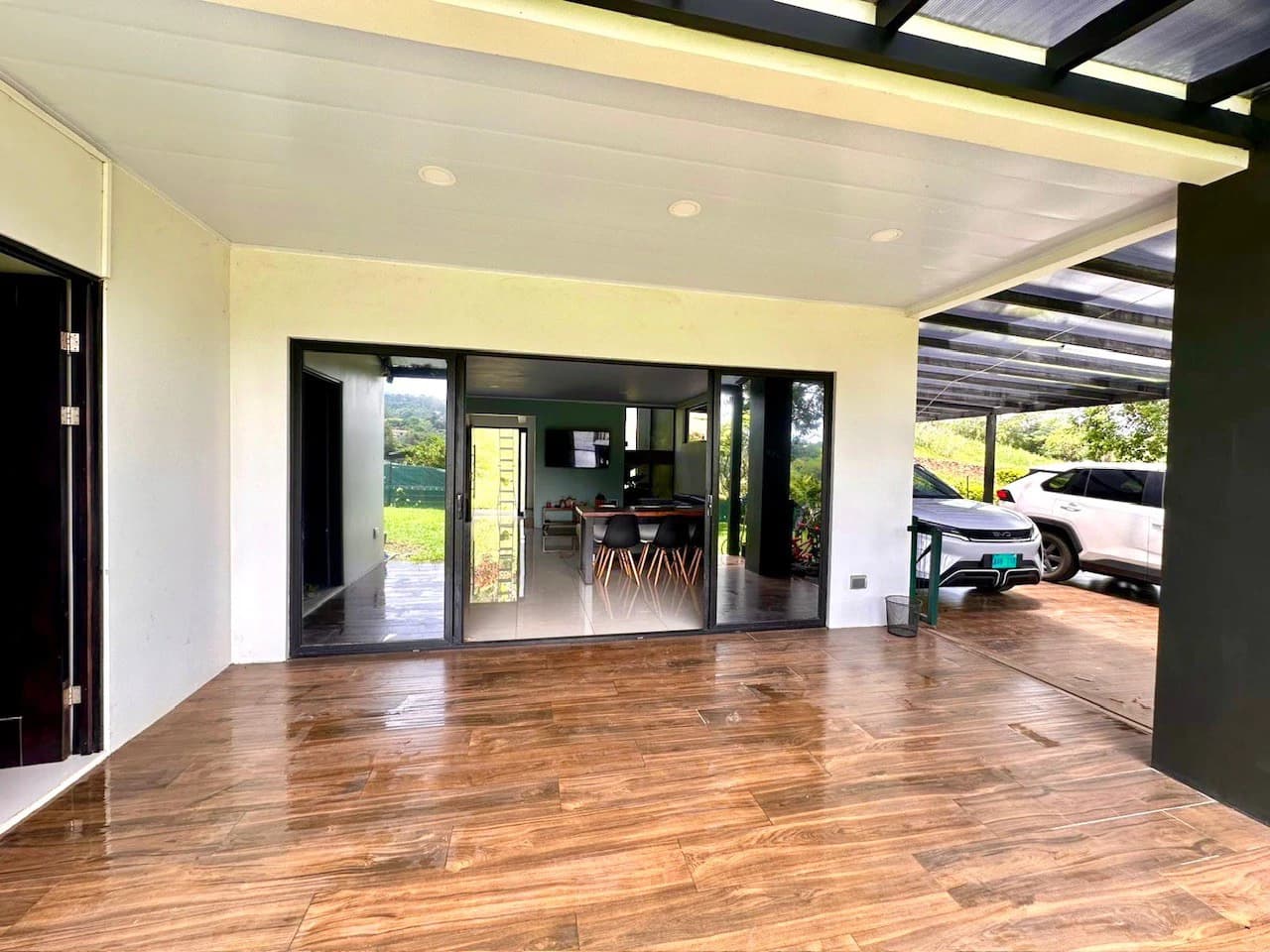 Casa 40 Grecia: Modern 4-BR Country Estate in Grecia | 4-Car Covered Garage, Solar Hot Water, First-Floor Bedroom & River Trails - photo 9