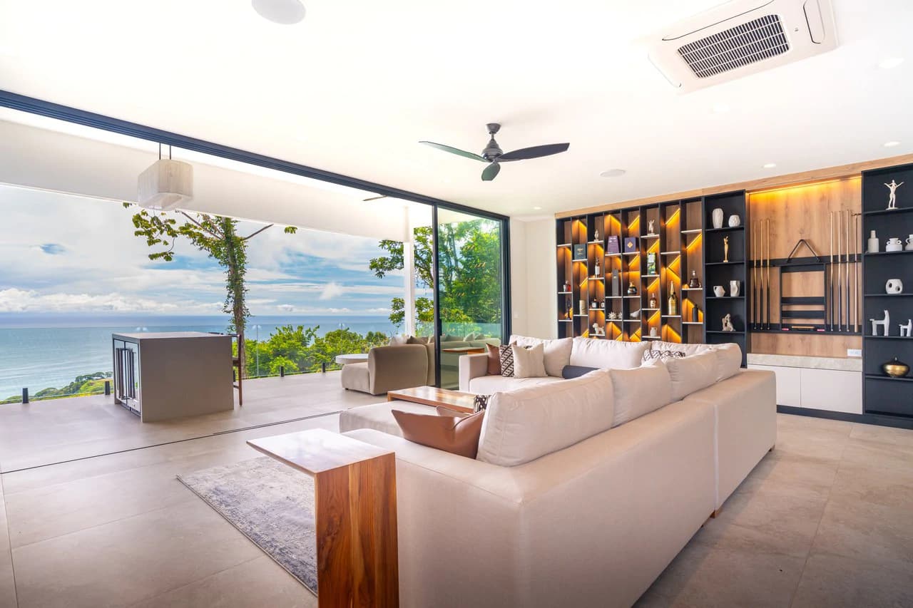Acqua Blu: Mountain House For Sale in Escaleras